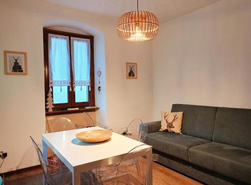 Cosy Apartment in Carisolo with City View. in Carisolo