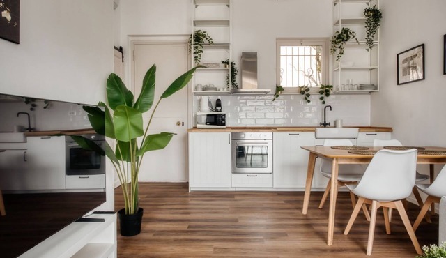 Courtyard House Rho Fiera Milano welcomes you to a warm and relaxing environment, perfect for a break after a busy day.Located just minutes from Fiera Milano Rho and well connected to the city center, it offers well-kept and functional spaces, an equippe