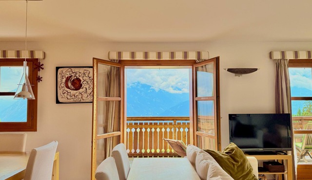 Crans-Montana 3Bdr - Mountain View, Balcony & Parking.