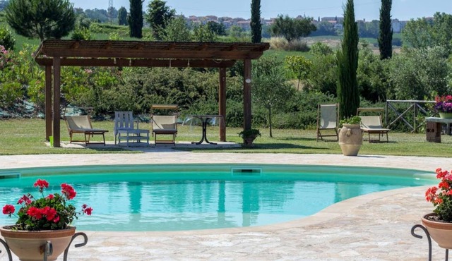 Dancing Flower Villa with Jacuzzi and Gazebo in Mondavio