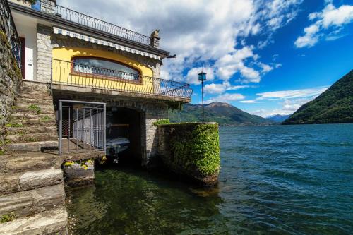 Darsena Brienno by Quokka 360 - Lakefront House with Garden and Private Dock