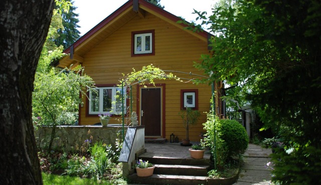 Romantic apartment in a quiet location, close to city center and Oktoberfest. in München (Thalkirchen-Obersendling)