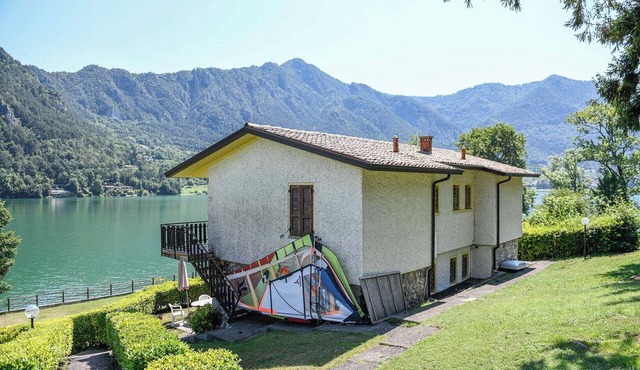 Direkt am See mit Terrasse in Tre Capitelli