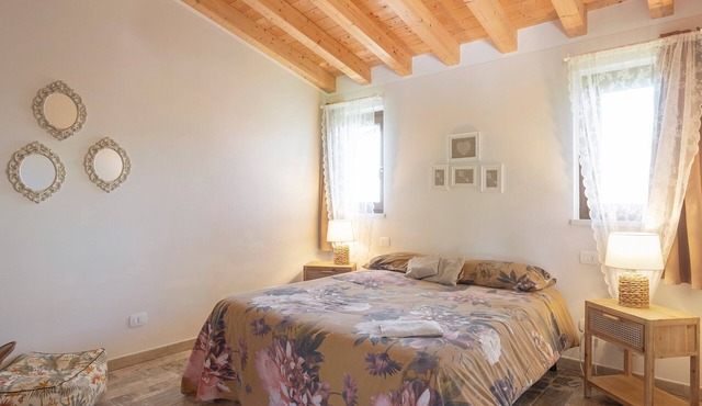 Double Room '4' with Shared Pool, Wi-Fi and Air Conditioning in Cavaion Veronese
