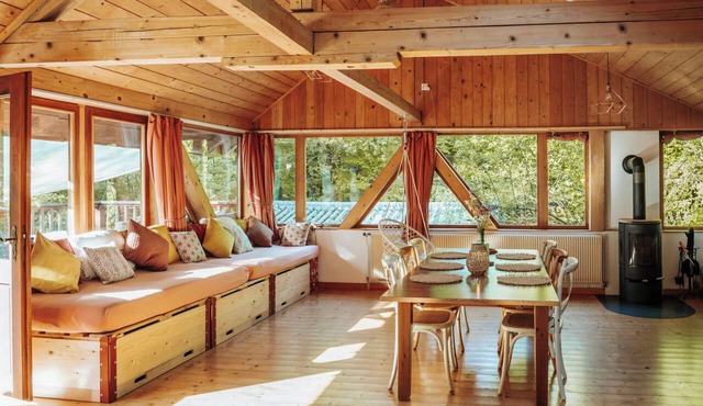 Eco-chalet Bel Oiseau, (St-Ursanne), by Interhome