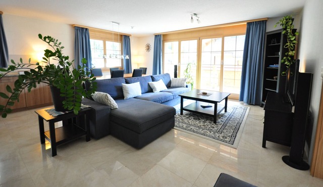 Family Frame Apartment. 3 bedroom. 2 Bathroom. Large social area. Great views.