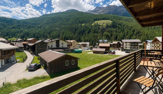 Family-Friendly Apartment with Mountain Views