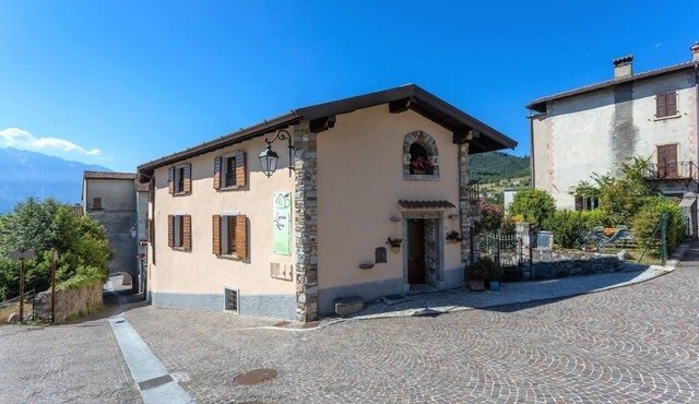 Flat 'Casa Rita 3' with water view in Tremosine