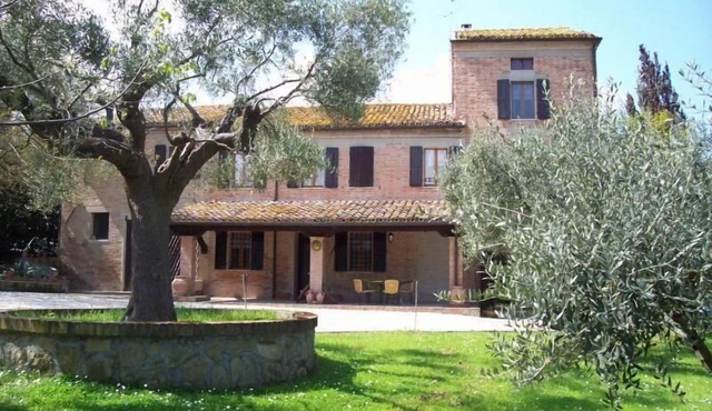 Flat with shared garden and pool in Morro d'Alba