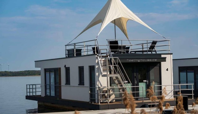 Floatinghouse Albatros: lake view & terrace for relaxing days in the Spreewald in Vetschau/Spreewald