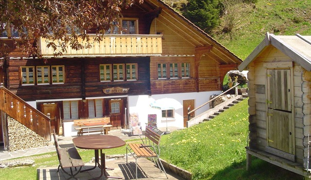 FWH cozy. in a quiet location for 2-7 pers. near mountain railways Price 75th-140th SFr