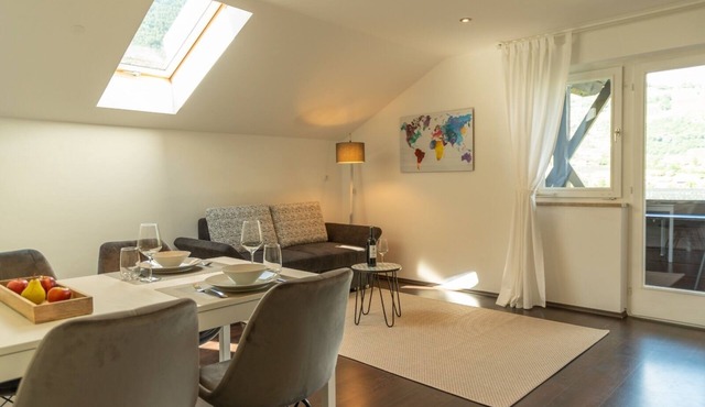 Gemütliche Dachgeschosswohnung mit Schönem Ausblick in Algund