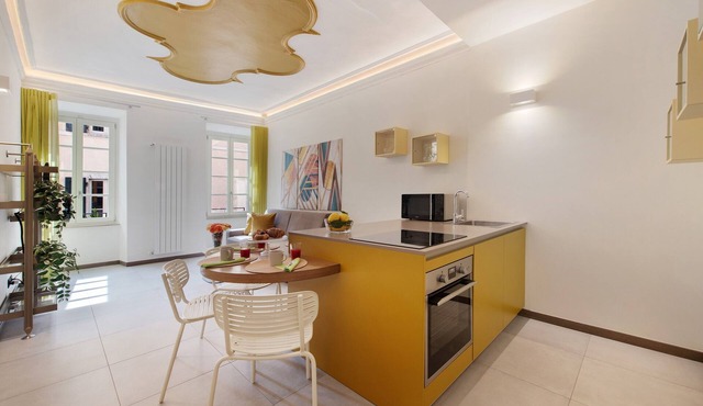 'Gemhouse Ambra Garda Lake' Apartment 50 m from Lake, Wi-Fi and Air Conditioning
