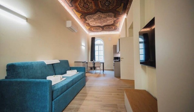 [Golden Flower] Three Bedroom Apartment with Frescoes+6 Pers+2 Bedroom