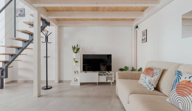 GuestHost - A comfortable and welcoming 56 square meters studio apartment, perfect for five people, located on the ground floor of a building with a private entrance.The property is located in the Affori neighborhood, an area full of amenities, including