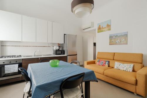 GuestHost - Comfy Flat Zara MM5 close to Isola