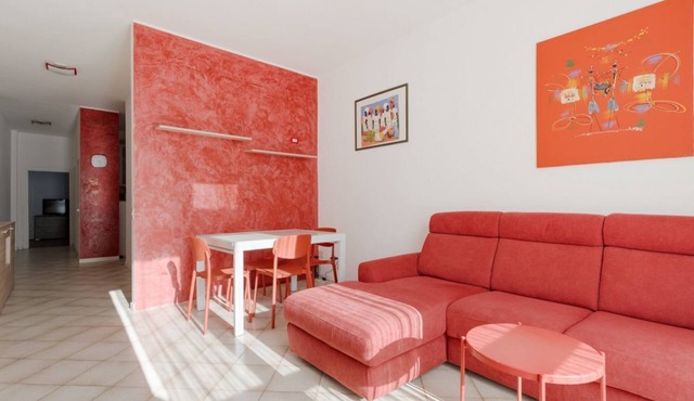 GuestHost - Cozy and bright 55 square meters apartment, perfect for four people, located on the third floor of a building with an elevator (NOT accessible to disabled guests).The property enjoys a strategic location, near Viale Certosa and Corso Sempione