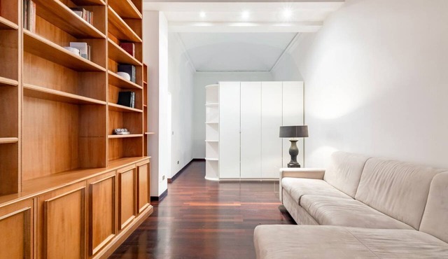 GuestHost - Exclusive apartment in a building with a lift (steps to access it) in Via Pontaccio, a stone's throw from the Church of San Marco, the fashion district, the Academy of Fine Arts, the Art Gallery, La Scala, and the Duomo. Equipped with every c