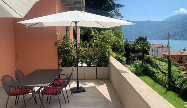 GuestHost - Splendid 90 sqm apartment located on the first floor of a period building in Art Nouveau style, completely renovated and WITHOUT a lift (two flights of stairs to access it). The apartment with terrace boasts a wonderful view of Lake Lecco and