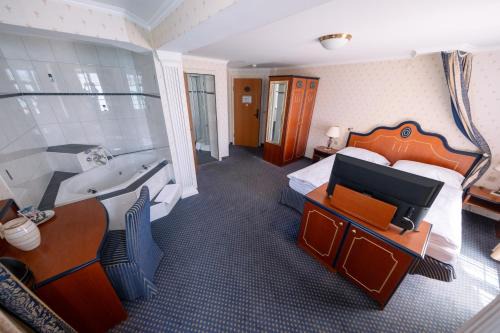 HAUS AM SEE Lakefront Rooms on Lake Thun SELF CHECK-IN Digital Reception