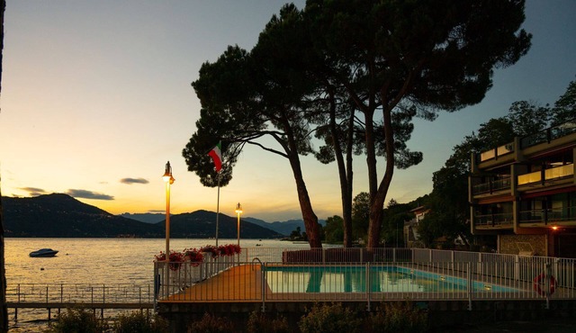 Henriette Apt Terrace, Lake Access