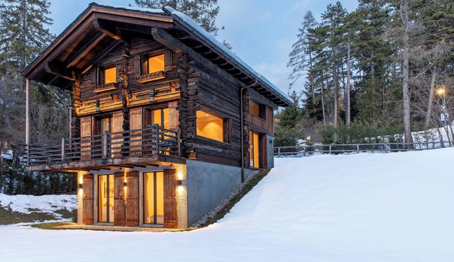 Historic Mazot Retreat by Mrs Miggins – Charming Alpine Stay in Crans-MontanaHistoric Mazot Retreat