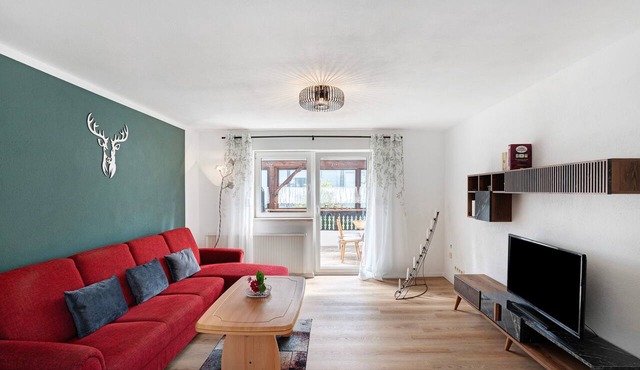 Holiday Apartment 'Zum Hirschen' with Private Terrace and Wi-Fi in Gräfelfing
