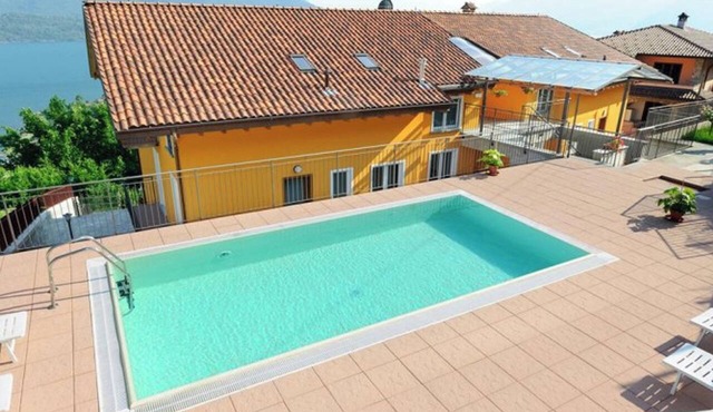 Homerez - Apartment in Vercana with lake view