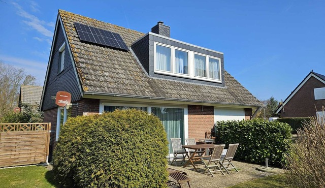 Idyllically situated vacation apartment in Vitzdorf on Fehmarn not far from the Baltic Sea coast. in Fehmarn