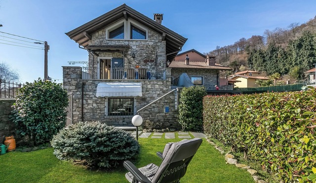 Il Borgo Del Vergante Casa Maria AC Terrace and Garden, Nebbiuno, Italy
