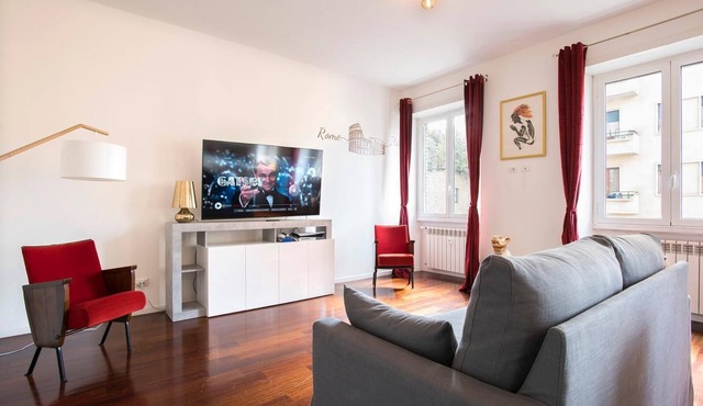 Il Principe, Elegant Family Apartment two bedroom near Colosseum with balcony in Roma