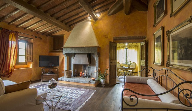 Independent villa in the heart of Tuscany, sleeps 14, 6 bedrooms, 5 bathrooms in Terranuova Bracciolini (AR)