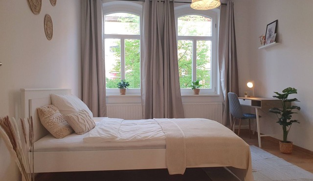 Inviting, light-flooded 2-room apartment, lovingly decorated awaits you. in Erfurt