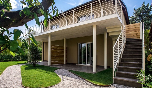 Iris e Girasole by Interhome
