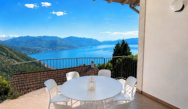 Cà Sulà, large detached house with garden and beautiful lake view in Maccagno con Pino e Veddasca