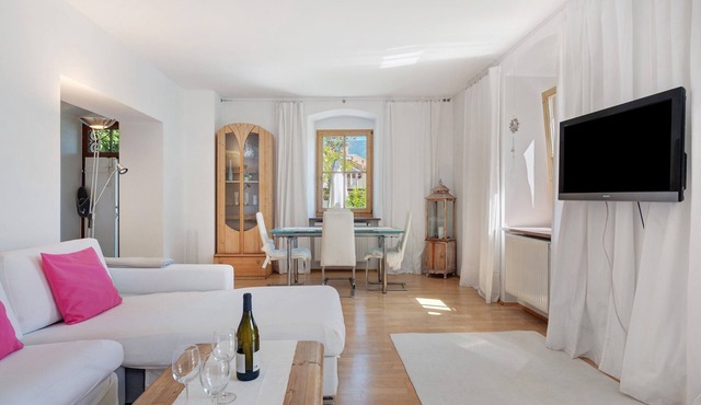 Apartment 'Sonnenresidence Alpenhof' with Mountain View, Balcony and Wi-Fi in Termeno sulla Strada del Vino