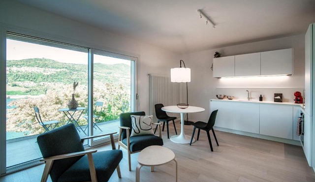 La Palma 1 by Quokka 360 - Stylish Modern Lake View Apartment