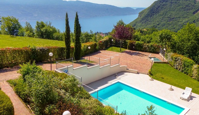 Lake view over Lake Garda, pool, 90× 5‑star reviews, ideal for cycling, hiking