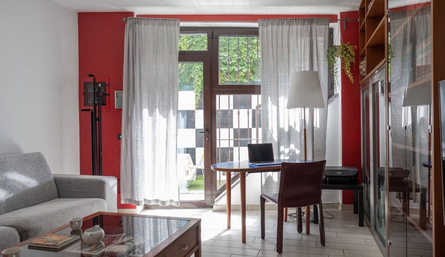 Large apartment in villa, two bathrooms, private garden- central area of Milan in Milano