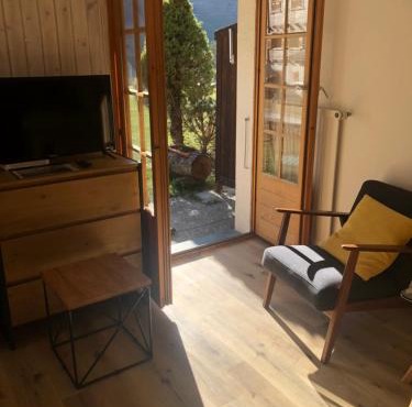 Le Cerf, magnifique studio avec jardin-terrasse et garage in Evolène