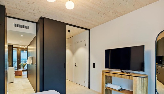 Liv Suites - Self Check-in