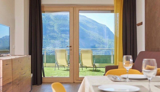 Lodge le Soleil: The Ultimate Lake View Getaway