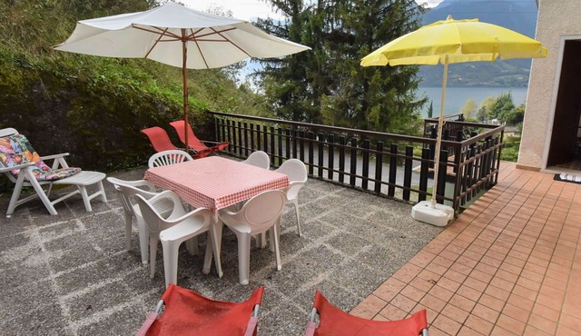 Lovely apartment for 14 people with TV, terrace, pets allowed and parking