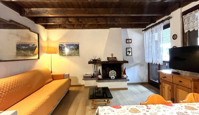 Lovely apartment for 6 people with WIFI, TV and balcony