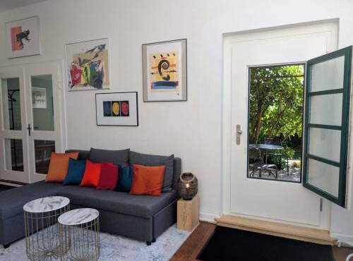 Lovingly furnished apartment close to the lake