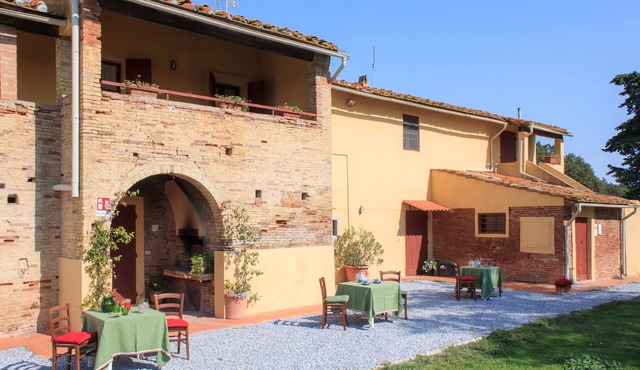 Magnificent and large apartment in the Tuscan countryside in Guasticce