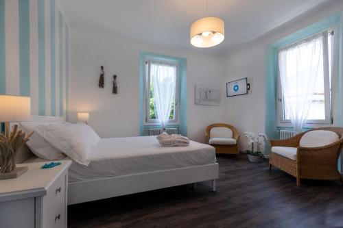 Maji Como Lake - Lake Como Historic Villa Apartments with Pool & Parking, 100m from Ferry & train in Mandello del Lario
