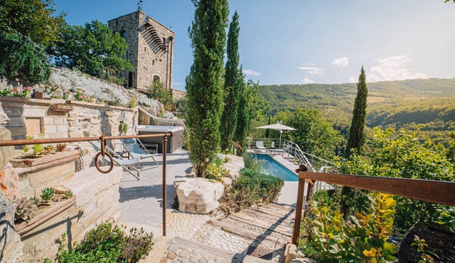 MarcheAmore - La Roccaccia. Private Castle with Pool & Jacuzzi. in Marche