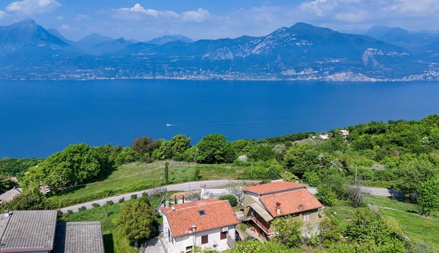 MGH - Garda Trek & View
