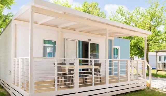 Mobile home with air conditioning and wooden veranda in Cesenatico